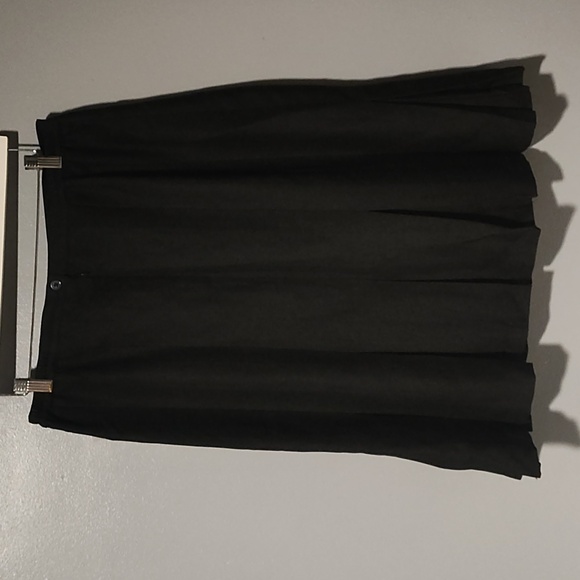 BFA Classics women's black pleated bottom skirt - Picture 11 of 17